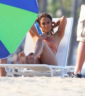 Jennifer Lopez feet photo thumbnail