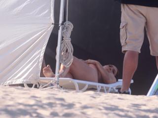 Jennifer Lopez feet photo thumbnail