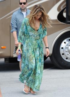 Jennifer Lopez feet photo thumbnail