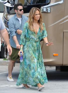 Jennifer Lopez feet photo thumbnail