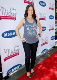 Jennifer Love Hewitt feet photo thumbnail