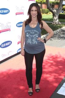 Jennifer Love Hewitt feet photo thumbnail