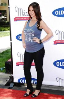 Jennifer Love Hewitt feet photo thumbnail