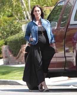 Jennifer Love Hewitt feet photo thumbnail