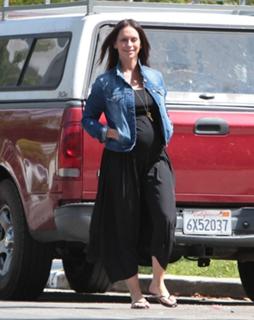 Jennifer Love Hewitt feet photo thumbnail