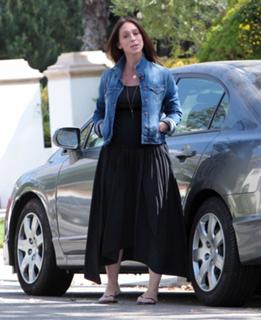 Jennifer Love Hewitt feet photo thumbnail