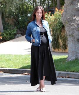 Jennifer Love Hewitt feet photo thumbnail