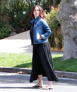 Jennifer Love Hewitt feet photo thumbnail