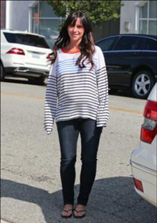 Jennifer Love Hewitt feet photo thumbnail