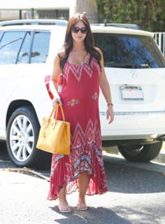 Jennifer Love Hewitt feet photo thumbnail