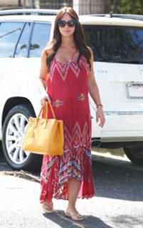 Jennifer Love Hewitt feet photo thumbnail