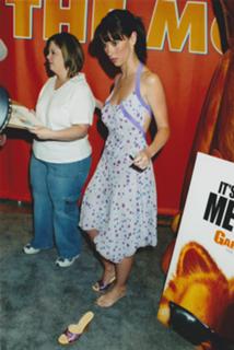 Jennifer Love Hewitt feet photo thumbnail