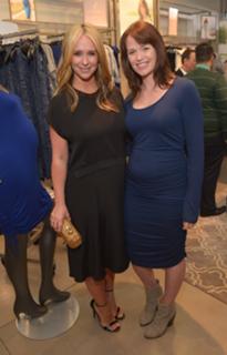 Jennifer Love Hewitt feet photo thumbnail