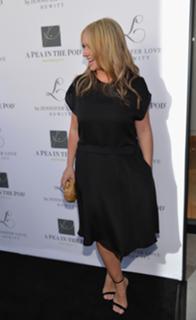 Jennifer Love Hewitt feet photo thumbnail