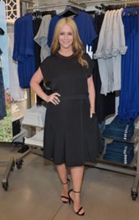 Jennifer Love Hewitt feet photo thumbnail