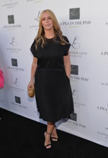 Jennifer Love Hewitt feet photo thumbnail