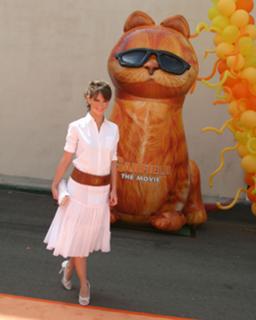 Jennifer Love Hewitt feet photo thumbnail