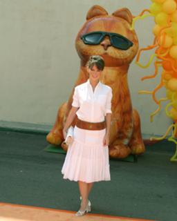 Jennifer Love Hewitt feet photo thumbnail