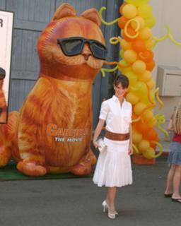 Jennifer Love Hewitt feet photo thumbnail