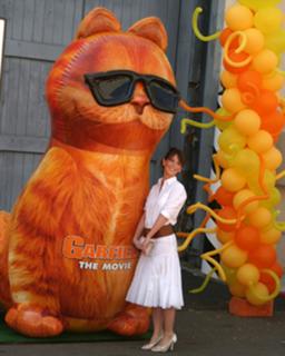 Jennifer Love Hewitt feet photo thumbnail