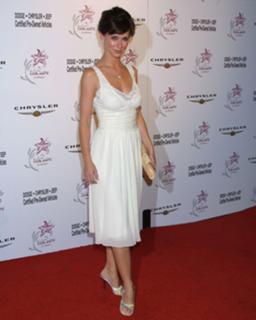 Jennifer Love Hewitt feet photo thumbnail