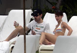 Jennifer Love Hewitt feet photo thumbnail