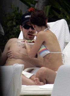 Jennifer Love Hewitt feet photo thumbnail