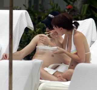 Jennifer Love Hewitt feet photo thumbnail