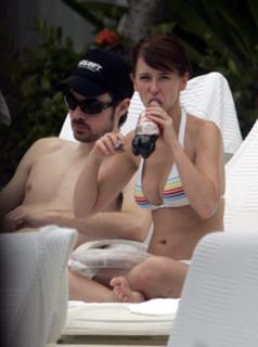 Jennifer Love Hewitt feet photo thumbnail