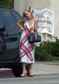 Jennifer Love Hewitt feet photo thumbnail