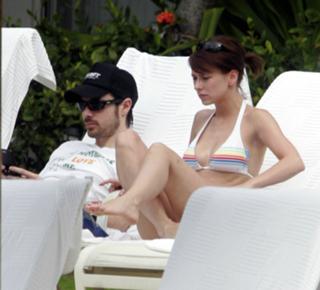 Jennifer Love Hewitt feet photo thumbnail