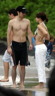 Jennifer Love Hewitt feet photo thumbnail