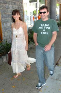 Jennifer Love Hewitt feet photo thumbnail