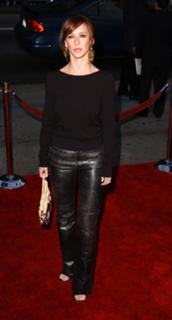 Jennifer Love Hewitt feet photo thumbnail