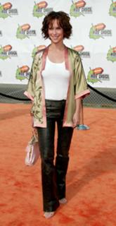 Jennifer Love Hewitt feet photo thumbnail