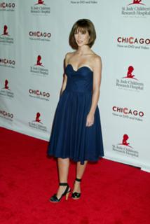 Jennifer Love Hewitt feet photo thumbnail
