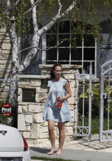 Jennifer Love Hewitt feet photo thumbnail