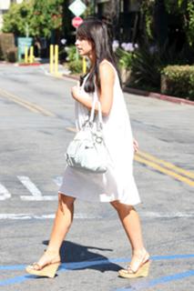 Jennifer Love Hewitt feet photo thumbnail