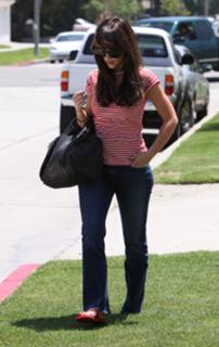 Jennifer Love Hewitt feet photo thumbnail