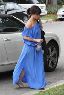 Jennifer Love Hewitt feet photo thumbnail