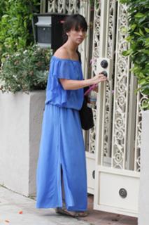 Jennifer Love Hewitt feet photo thumbnail