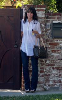 Jennifer Love Hewitt feet photo thumbnail