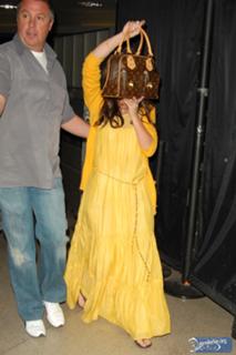 Jennifer Love Hewitt feet photo thumbnail