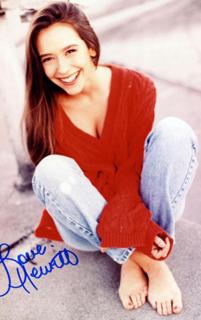 Jennifer Love Hewitt feet photo thumbnail