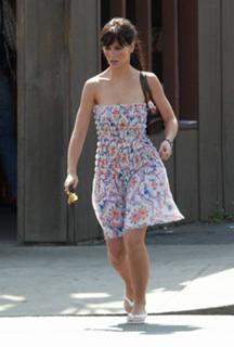 Jennifer Love Hewitt feet photo thumbnail