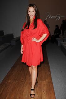 Jennifer Love Hewitt feet photo thumbnail