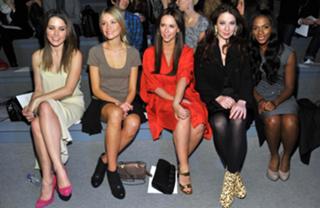 Jennifer Love Hewitt feet photo thumbnail