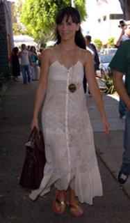 Jennifer Love Hewitt feet photo thumbnail