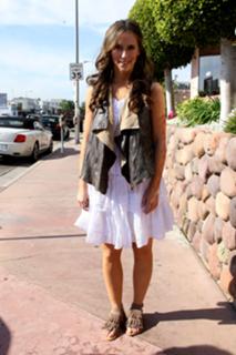 Jennifer Love Hewitt feet photo thumbnail