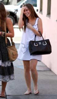 Jennifer Love Hewitt feet photo thumbnail